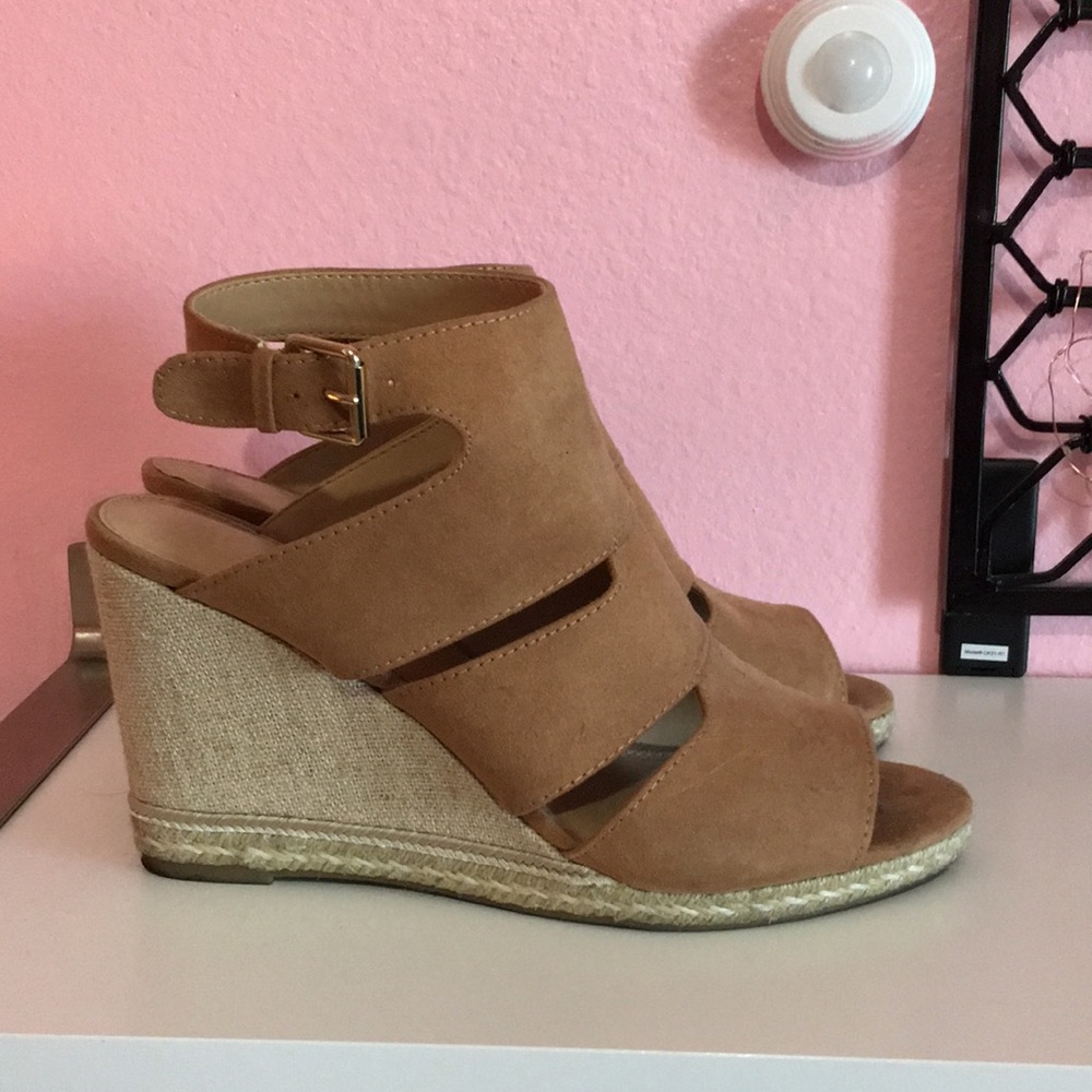 Tan Wedges